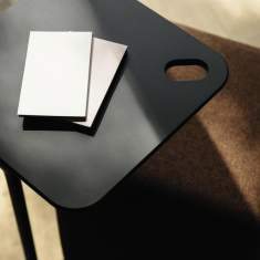 Detail des Schreibtablars des Wilkhahn Confair Next Rollhockers