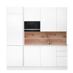 Büroküche Assmann Büromöbel Bistrino mit integrierter Küchenzeile und Holzrückwand