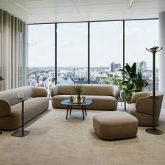 Neudoerfler Officebox Essential Lounge Sitzgruppe im offenen Loungebereich für informelle Gespräche und kurze Pausen