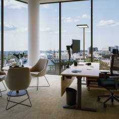 Neudoerfler Officebox Essential Manage Managementbüro mit ergonomischem Arbeitsplatz und Besprechungsbereich für vertrauliche Gespräche