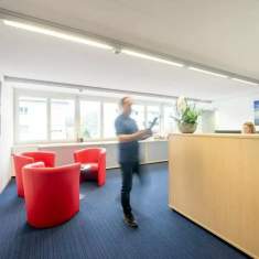 Schäfer Shop AG Workplace Solutions Empfangsbereich des Aero-Club der Schweiz mit Lounge-Sesseln und offener Raumgestaltung
