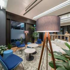 Schäfer Shop AG Loungebereich der Provas AG mit Sitzgruppe und Stehleuchte