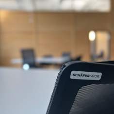Detailaufnahme eines Konferenzstuhls von Schäfer Shop AG im BIM Coworking Space