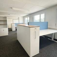 Schäfer Shop AG Arbeitsbereich der Ernst Gerber AG mit Stauraumschränken und Schreibtischen