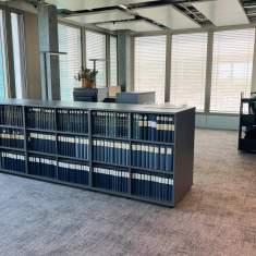 Moderne Büroarbeitsplätze und Stauraumlösungen von Schäfer Shop im Franklintower Zürich