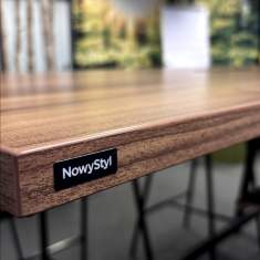 Detailaufnahme des Nowy Styl Meetingtisches im Kreativraum von Schäfer Shop