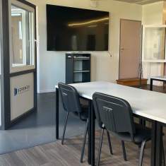 Moderner Schulungs- und Besprechungsraum von SORENOS in Wetzikon