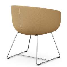 Profim Nu Loungesessel mit gepolsterter Sitzschale als eleganter Empfangssessel