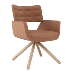 Loungesessel Connection Korus mit gesteppter Rückenlehne und Holz-Drehgestell