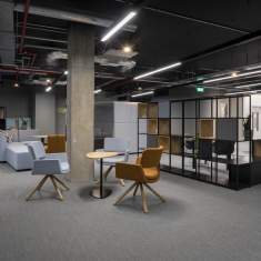 Connection Korus Sesselgruppe für informelle Meetings im Arbeitsumfeld