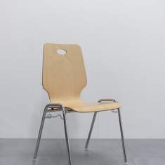 Stapelstuhl BWW Modell 101 mit Sitzschale aus Buchenholz und verkettbarem Gestell