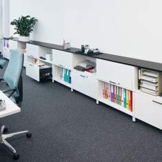 Embru eQ Sideboard als Stauraumlösung im modernen Büro