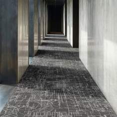 Object Carpet Scetch Teppichboden in einem langen Flurbereich mit fein gezeichneten geometrischen Linien