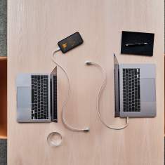 Bachmann OCHNO Power Hub 4 mit USB-C-Ladeanschlüssen für moderne Besprechungs- und Arbeitsplätze