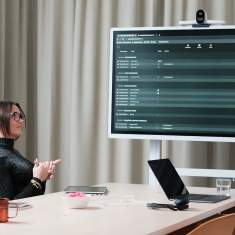 Bachmann OCHNO für Präsentationen und Videokonferenzen im modernen Besprechungsraum
