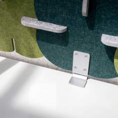 Detail der Tischbefestigung und ineinandergreifenden PET-Blütenelemente von König + Neurath BLOOM.DESK