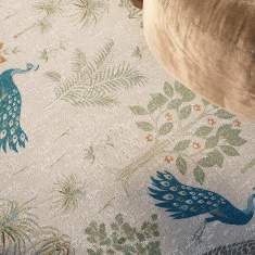 Object Carpet Peacock Teppichboden in einer Lounge mit Pfauen- und Pflanzenmotiven