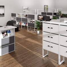 Zemp MIZO Locker auf Jochgestell in heller Büroeinrichtung mit Arbeits- und Aufenthaltsbereichen