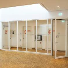 Goldbach Kirchner T46 EI30 Akustik-Trennwand mit Einscheiben-Brandschutzverglasung und integrierter Glastür