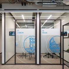 Goldbach Kirchner Ganzglas-Türen mit bedruckten Glasflächen für Besprechungsräume im Open-Space-Büro