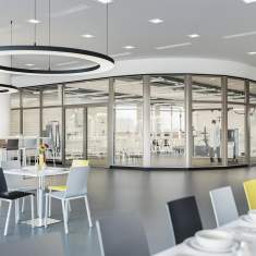 Goldbach Kirchner Brandschutztür mit Glasfüllung integriert in eine transparente Trennwand eines modernen Aufenthaltsbereichs
