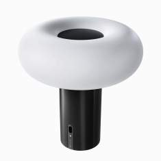 Akkuleuchte Belux Oto Portable mit ringförmiger Lichtfläche und kompaktem zylindrischem Leuchtenfuß