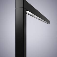 Detail der Waldmann STRAIGHT Stehleuchte mit LED-Lichtaustritt an der Unterseite des Leuchtenkopfs