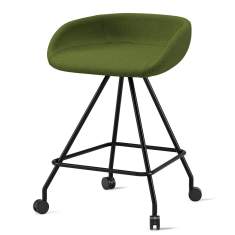 Barhocker Skandiform Fendo – grün gepolsterte Sitzschale mit Rückenlehne, schwarzem Metallgestell, Fußstütze und Rollen