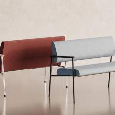 Nowy Styl Ozone Sofas in unterschiedlichen Polster- und Gestellvarianten als Sitzmöbel in einer Loungezone