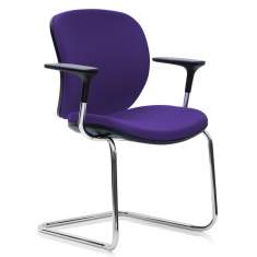 Besucherstuhl violett Besucherstühle mit Armlehnen Freischwinger Stoff gepolstert Konferenzstuhl Bigla by Orangebox Joy