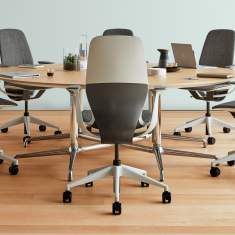 Steelcase SILQ Stühle im Konferenzraum für Meetings