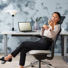 Elektrisch höhenverstellbarer Schreibtisch kleine Schreibtische ergonomisch Steelcase, Ology
höhenverstellbar
