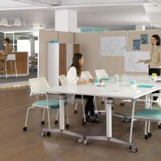 FlipTop Twin Konferenztische von Steelcase im modernen Workshop- und Teamumfeld