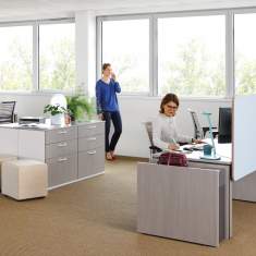 Steelcase Divisio Frameless Screen als akustische Rückwand an Einzelarbeitsplätzen