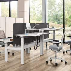 Steelcase Divisio Frameless Screen in ergonomischer Büroarbeitsumgebung