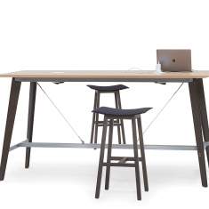 Teamtisch Holz Konferenztisch Büro Konferenztische hoch Orangebox Cubb Teamtische
rechteckige Tischplatte
mit Quertraverse