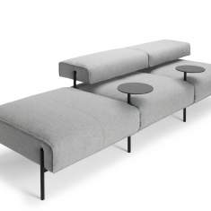 Offecct Lucy Sitzlandschaft mit niedriger Rückenlehne und runden Beistelltischen