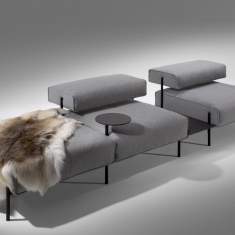 Offecct Lucy Modulsystem mit kombinierbaren Sitzelementen und dekorativem Überwurf