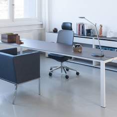 Design Schreibtisch Gesltell weiss hellgrau Tischplatte Holz dünn elektrifizierbar, | Chefschreibtisch holz Design, Bigla, Bigla lean