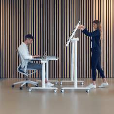 Rolltisch höhenverstellbarer Schreibtisch weiss Arbeitstisch mit Rollen Tischtafel Schrebitafel  Sedus se:lab
höhenverstellbar