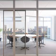 Trennwand Büro Raumteiler Akustikelemente Goldbach Kirchner Ganzglas-Schallschutz-Schiebetür