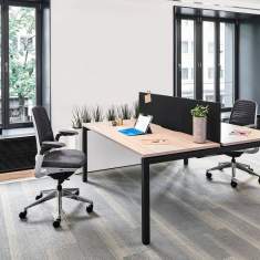 Steelcase Ottima Portico Arbeitsplatzlösung mit Bench-Tisch und Sichtschutz im Büro