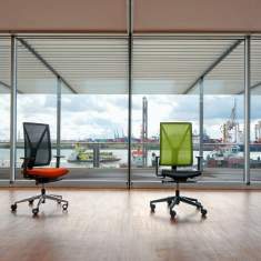 Girsberger Yanos Bürodrehstühle im offenen Arbeitsbereich