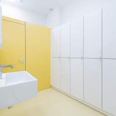 Garderobenschrank weiss Garderobe ALuoffice Mitarbeiterspind