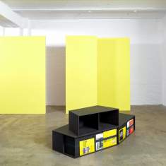 Kommunikationsplattform Modulare Büromöbelsysteme Akustik Sitzpodest schwarz Ausstellungsfläche Werner Works stepup