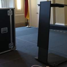 Elektrisch höhenverstellbares LOXA-E Rednerpult barrierefrei Rednerpulte schwarz Riesenrat