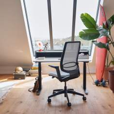 Höhenverstellbarer Schreibtisch elektrisch ergonomische Schreibtische Home Office Sedus se:desk home
Schublade optional
Sichtschutz mit integrierter Ablageplatte
Tischplatte mit abgerundete Ecken