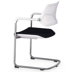 Freischwinger schwarz weiss Besucherstuhl Besucherstühle mit Armlehnen Konferenzstuhl Steelcase QiVi
