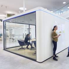 Abgeschirmte Arbeitsplätze abgeschirmte Konferenzplätze Raumelemente Raum-in-Raum Sedus se:cube max