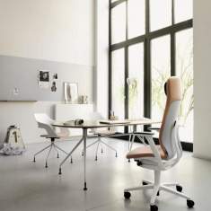 Wilkhahn AT Bürostuhl in moderner Büro- und Konferenzumgebung